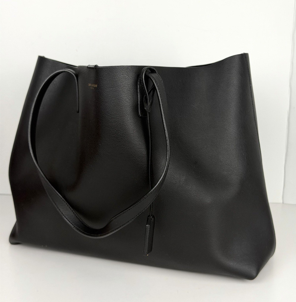 Saint Laurent E/W Shopping Tote Shoulder Bag in Black Leather With Pouch S-07